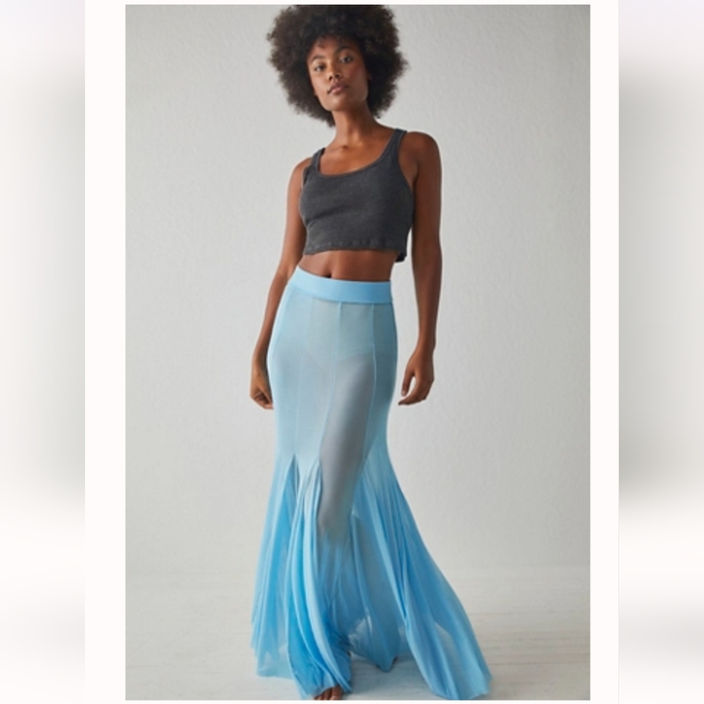 🩵 FREE PEOPLE Godet Girl Mesh 1/2 Slip 🩵
